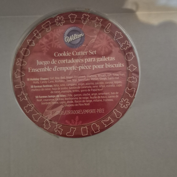 Wilton Christmas And Halloween Duo Pack Cookie Cutters 31pc Holiday Baking - Picture 2 of 13